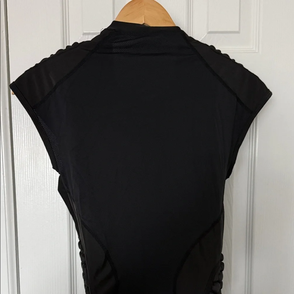 TUOYR Men’s Football Padded Shirt - Compression Adult Vest - Protective - Picture 11 of 16